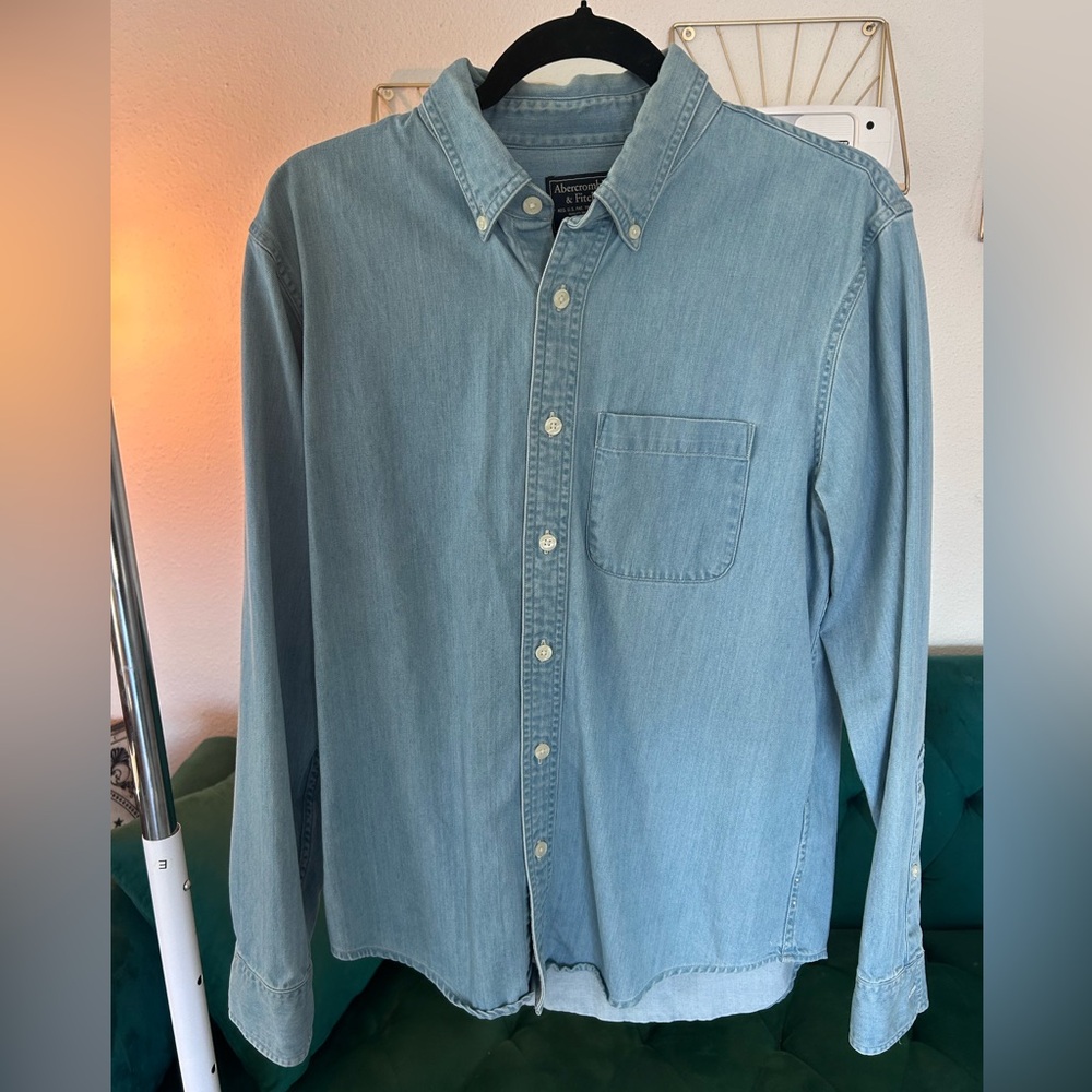NWOT Abercrombie & Fitch Baby Blue Denim Long Sleeve Button Down - Picture 1 of 4